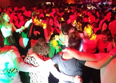 DJ bal pour animation de soirée dansante avec un large public – AMI Animateur DJ Loire