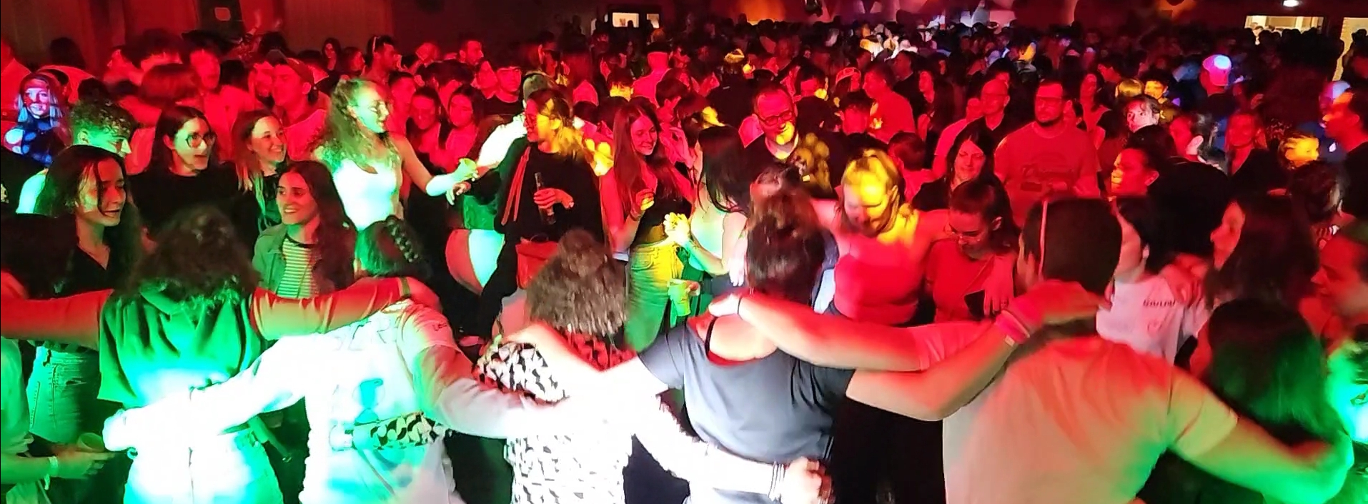 Animation de soirée dansante avec un large public – AMI Animateur DJ Loire