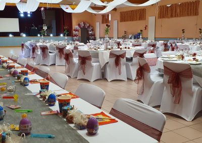 Salle de réception de mariage décorée avant l’événement – AMI