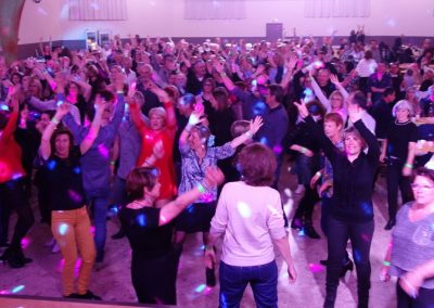 Soirée dansante années 80 avec un large public – AMI