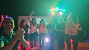 Ambiance sur la piste de danse lors d’une soirée de mariage – AMI